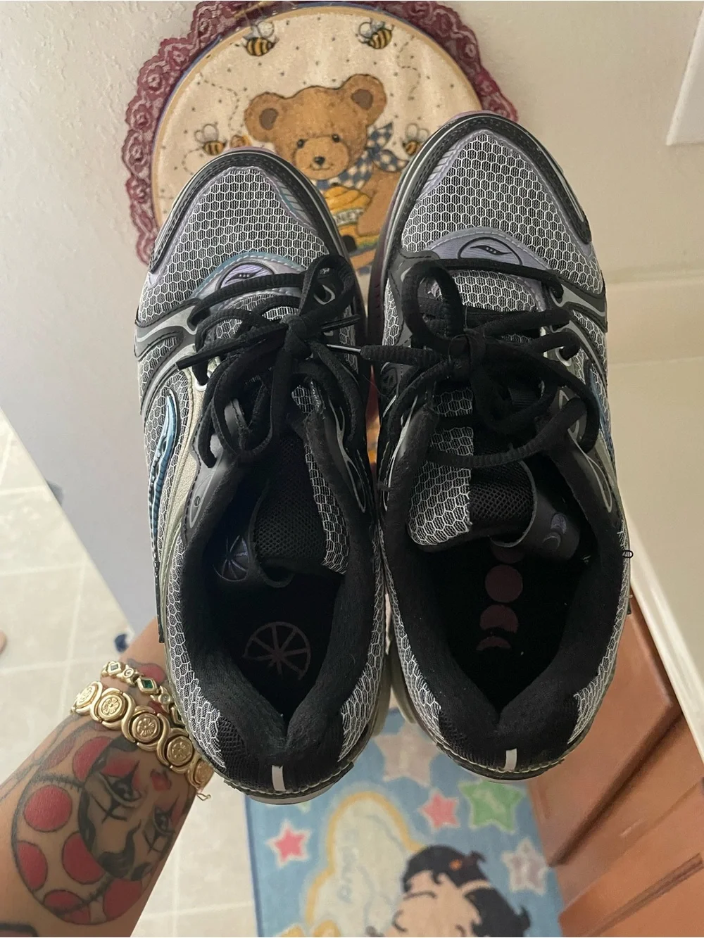 Saucony winter solstice sneakers